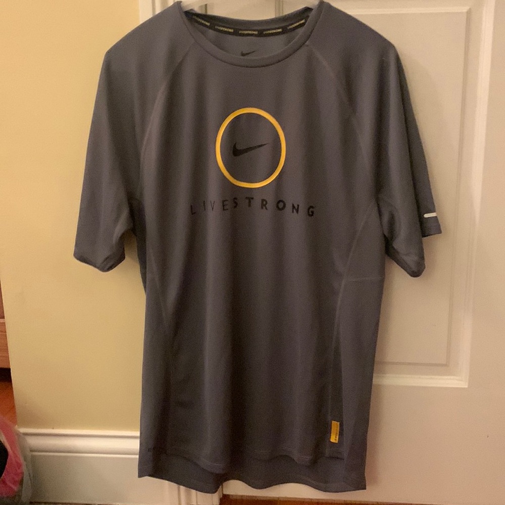 NWOT Nike Livestront Dri-Fit Tee- Size M
